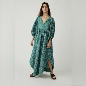 FREE PEOPLE HAZY MAISY FLORAL MAXI DRESS IN FOREST COMBO XS B801